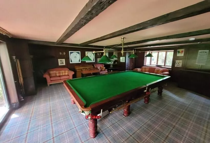 اقامتگاه Remarkable 7 Bedroom Family House In Farnborough