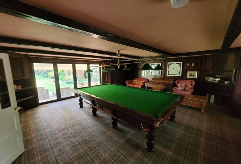 레지던스 Remarkable 7 Bedroom Family House In Farnborough