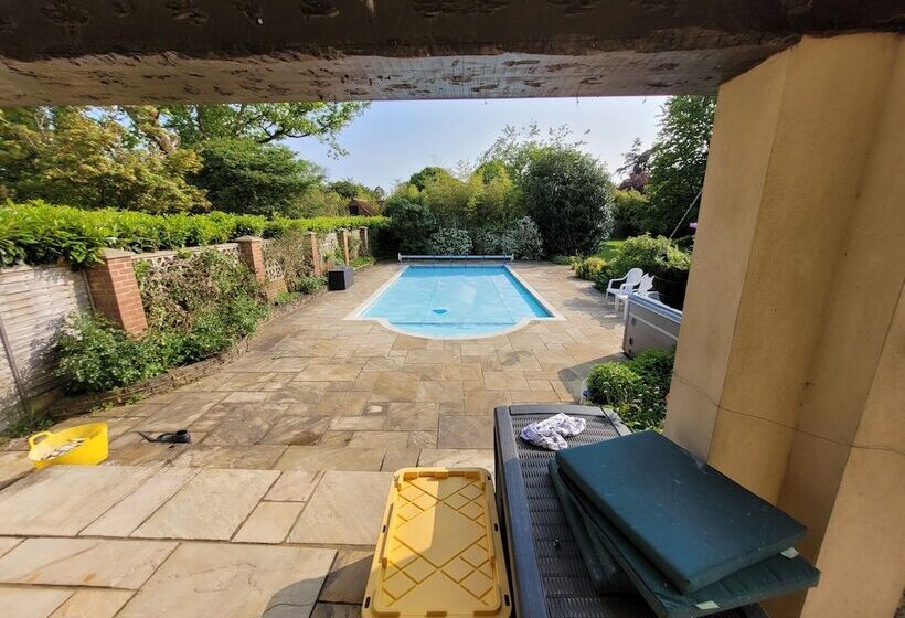 레지던스 Remarkable 7 Bedroom Family House In Farnborough