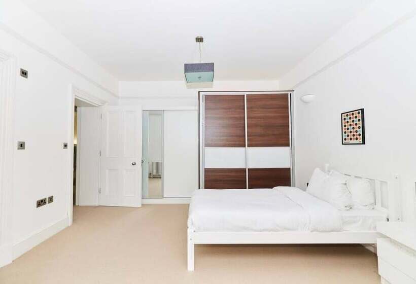 The Woolwich Retreat   Enticing 5bdr House With Parking