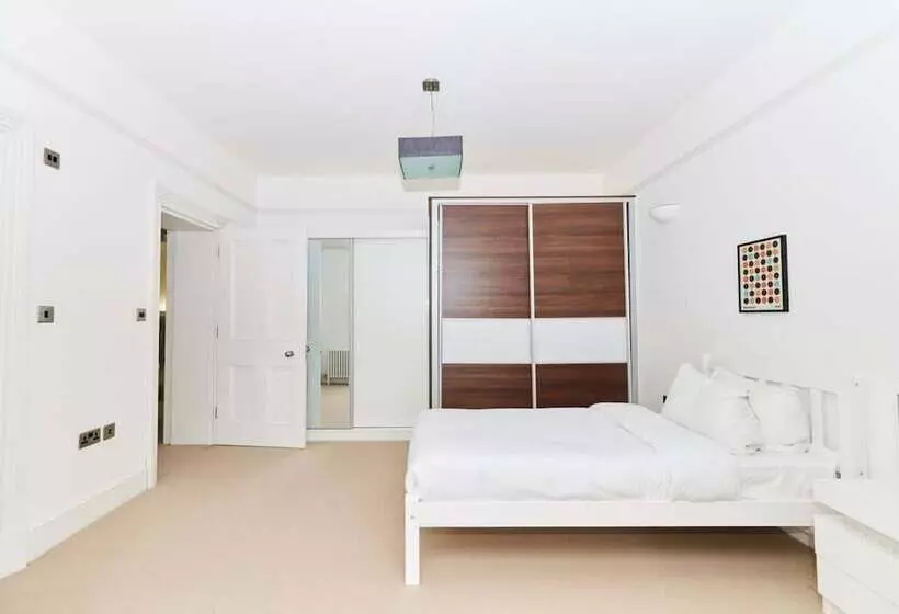 The Woolwich Retreat   Enticing 5bdr House With Parking