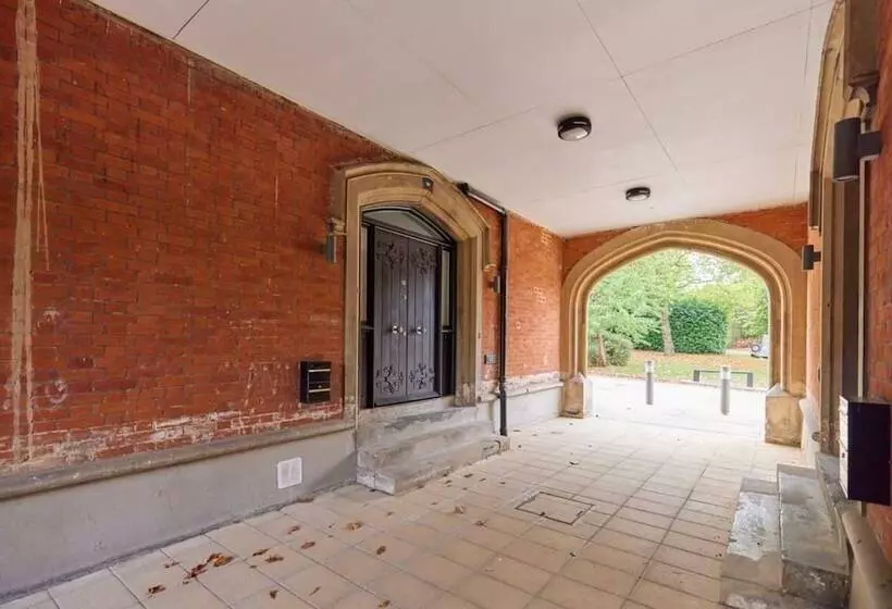 The Woolwich Retreat   Enticing 5bdr House With Parking