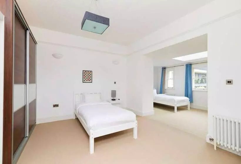 The Woolwich Retreat   Enticing 5bdr House With Parking