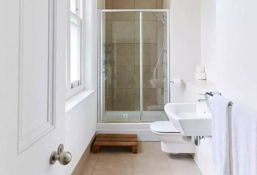 The Woolwich Retreat   Enticing 5bdr House With Parking