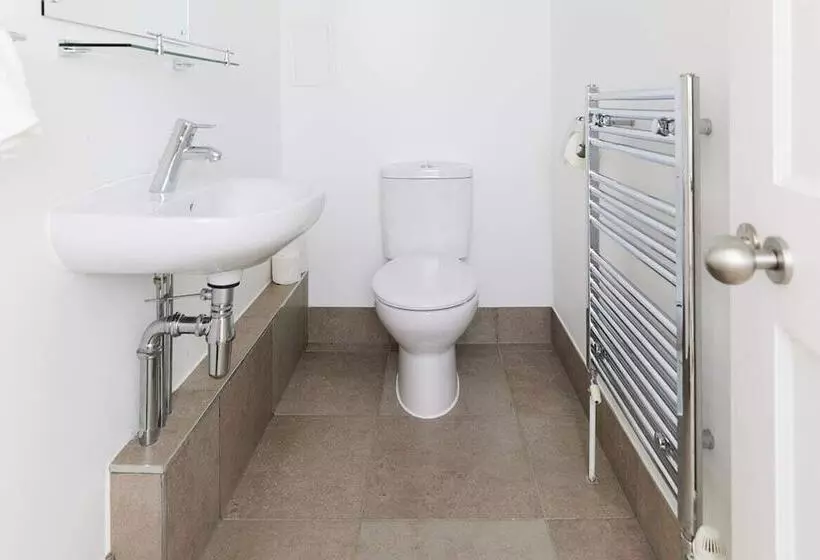 The Woolwich Retreat   Enticing 5bdr House With Parking