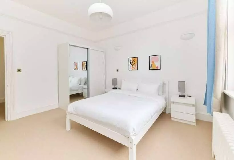 The Woolwich Retreat   Enticing 5bdr House With Parking