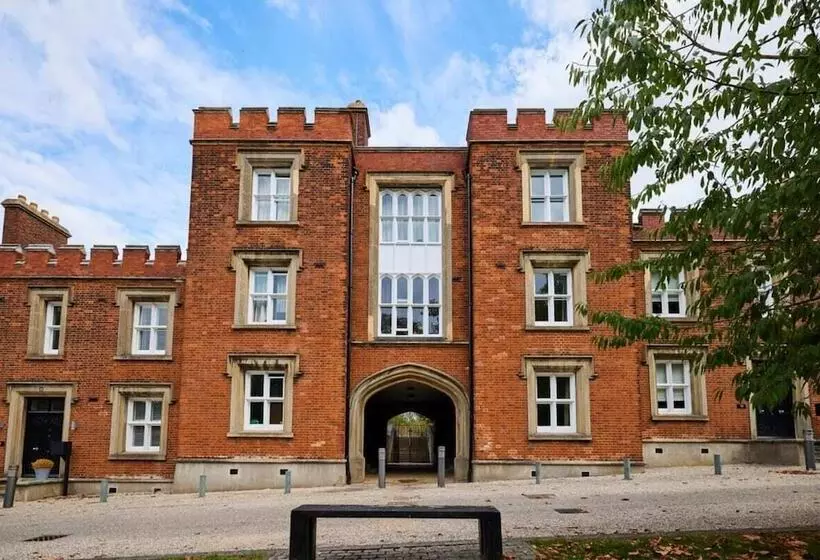 The Woolwich Retreat   Enticing 5bdr House With Parking