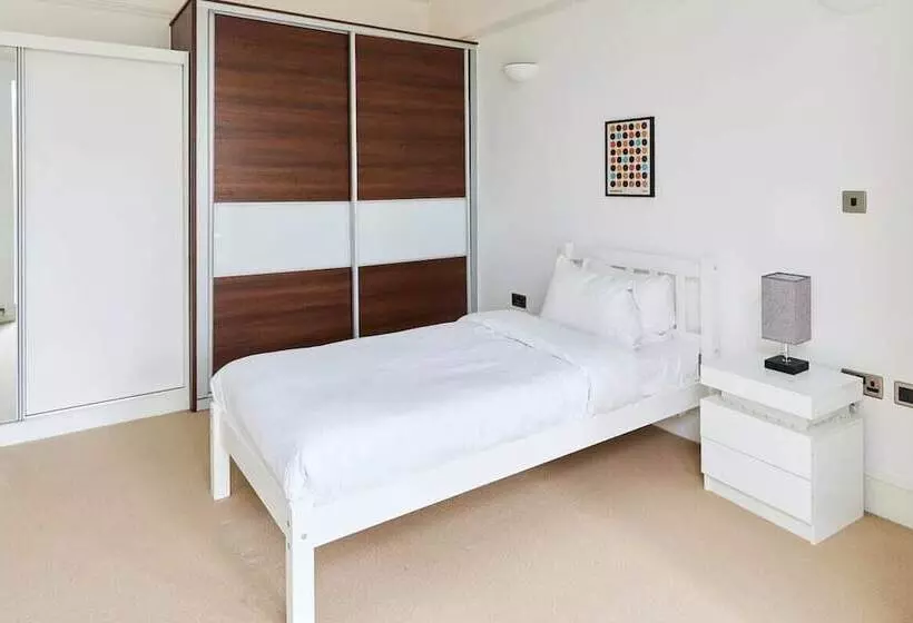 The Woolwich Retreat   Enticing 5bdr House With Parking