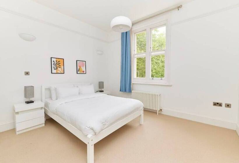 The Woolwich Retreat   Enticing 5bdr House With Parking