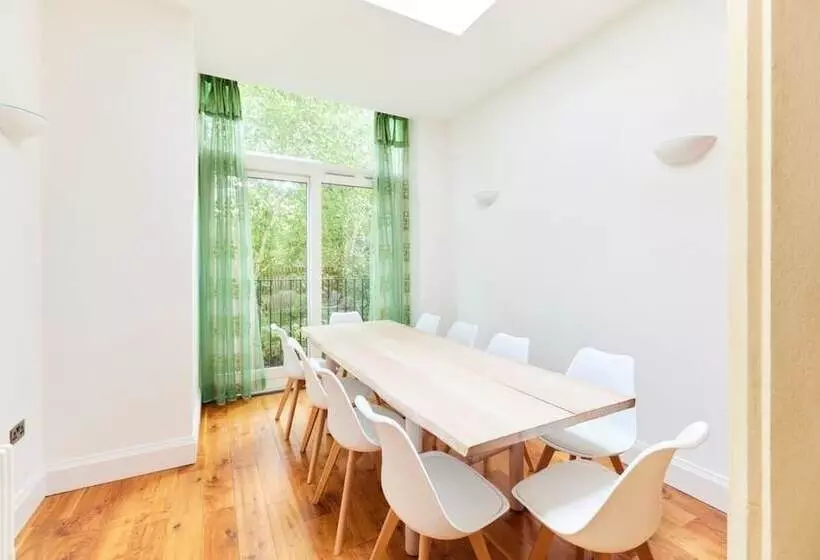 The Woolwich Retreat   Enticing 5bdr House With Parking