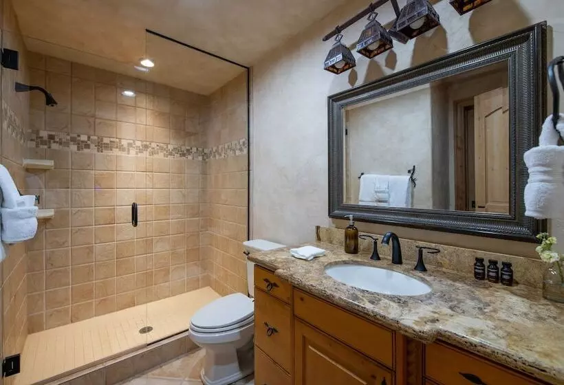 Cherry Ridge By Avantstay Incredible Mountain Mansion W/ Game Room, Hot Tub & Views!!