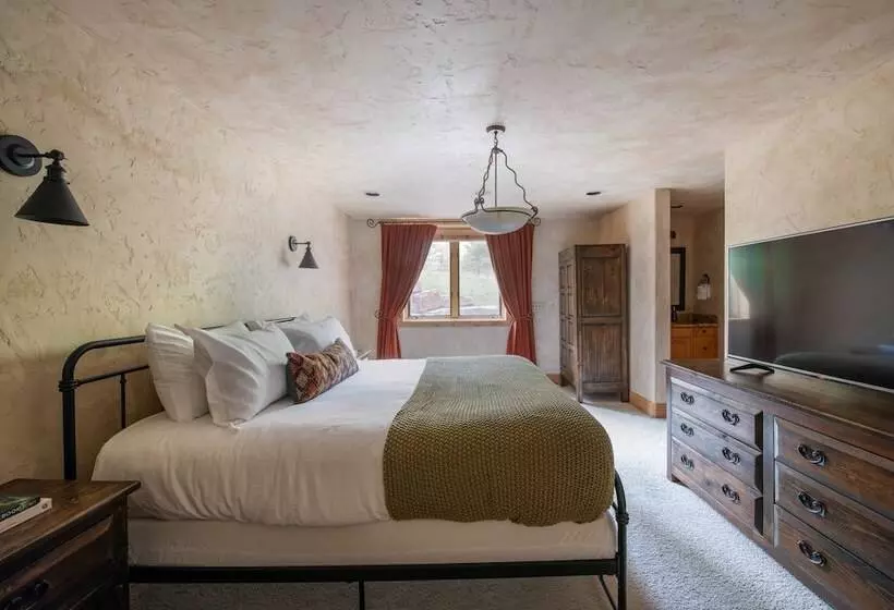 Cherry Ridge By Avantstay Incredible Mountain Mansion W/ Game Room, Hot Tub & Views!!