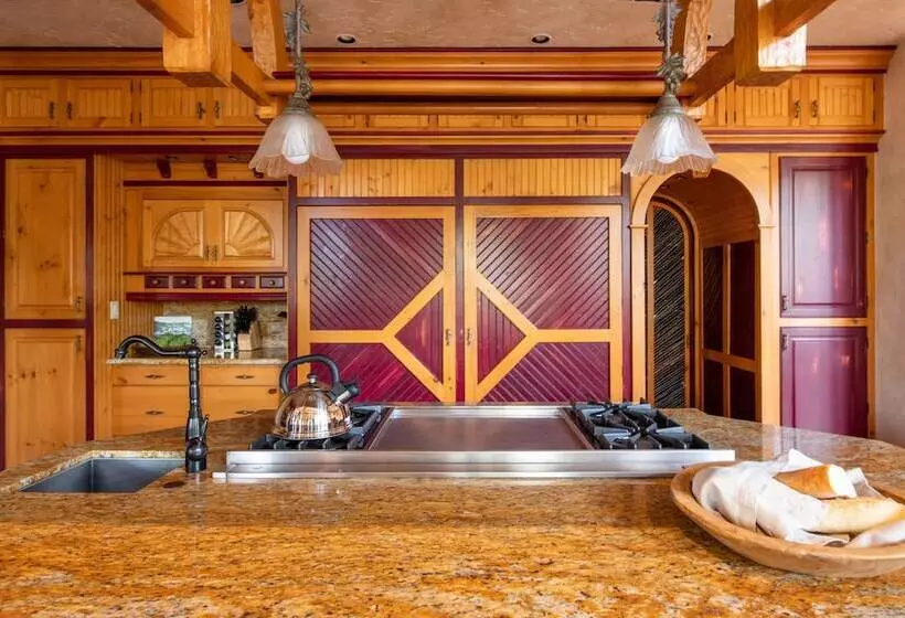 Cherry Ridge By Avantstay Incredible Mountain Mansion W/ Game Room, Hot Tub & Views!!