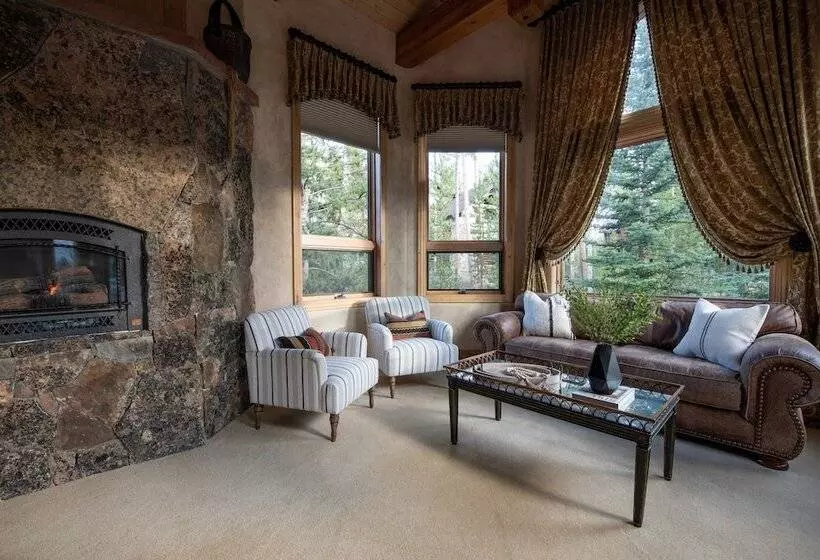 Cherry Ridge By Avantstay Incredible Mountain Mansion W/ Game Room, Hot Tub & Views!!