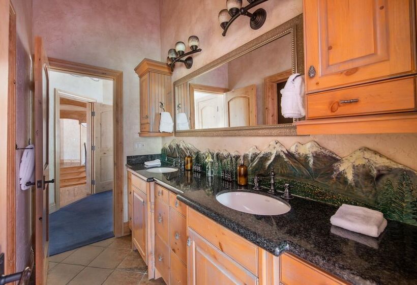 Cherry Ridge By Avantstay Incredible Mountain Mansion W/ Game Room, Hot Tub & Views!!