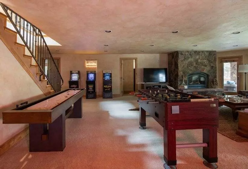 Cherry Ridge By Avantstay Incredible Mountain Mansion W/ Game Room, Hot Tub & Views!!