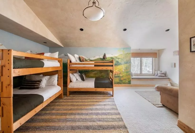 Cherry Ridge By Avantstay Incredible Mountain Mansion W/ Game Room, Hot Tub & Views!!