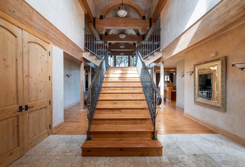 Cherry Ridge By Avantstay Incredible Mountain Mansion W/ Game Room, Hot Tub & Views!!