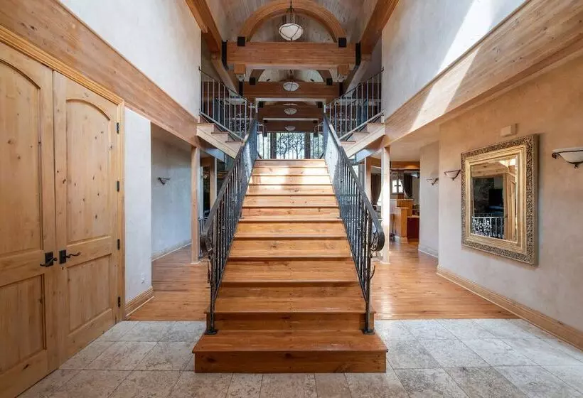 Cherry Ridge By Avantstay Incredible Mountain Mansion W/ Game Room, Hot Tub & Views!!