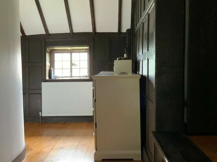 Delightful 4bd Home Full Of Flair Edenbridge Kent