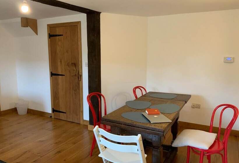 Delightful 4bd Home Full Of Flair Edenbridge Kent