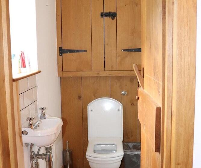 Delightful 4bd Home Full Of Flair Edenbridge Kent