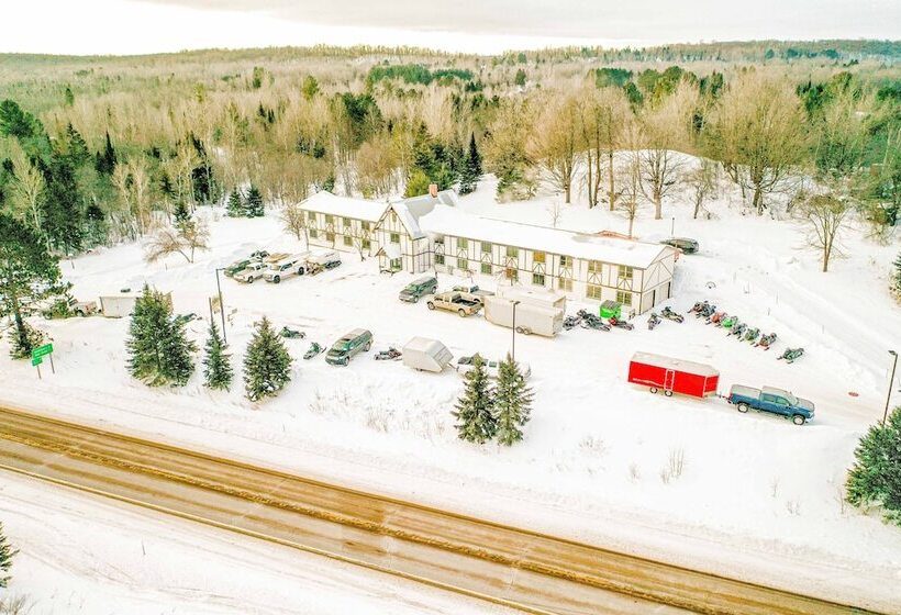 호텔 Snow Chasers Lodge