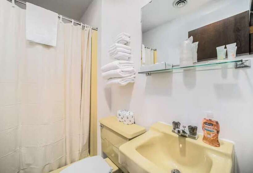 호텔 Snow Chasers Lodge