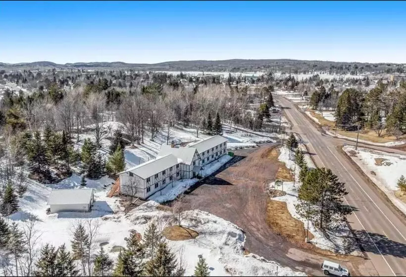 Hotelli Snow Chasers Lodge