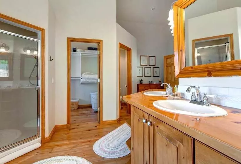 Nordic Retreat 5 Bedrooms Pac 2410 By Kbm