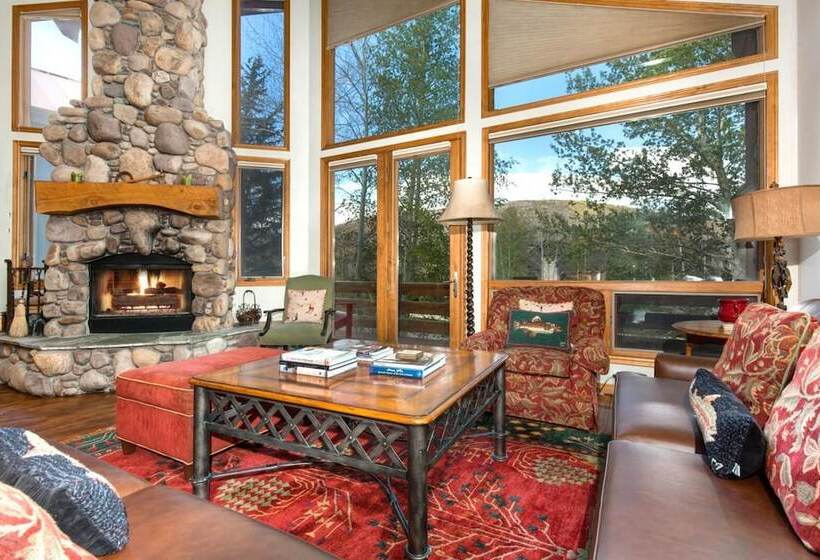 Nordic Retreat 5 Bedrooms Pac 2410 By Kbm