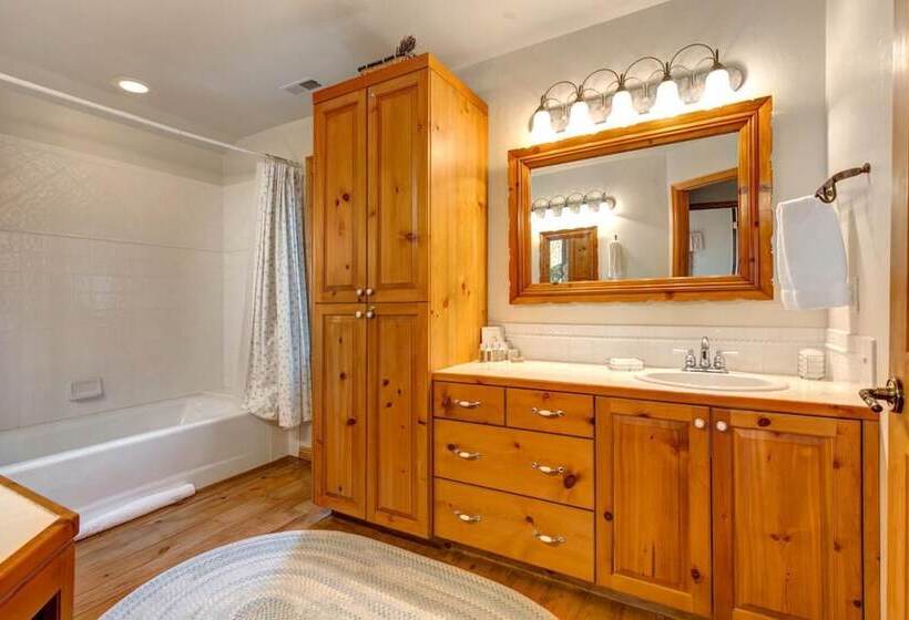 Nordic Retreat 5 Bedrooms Pac 2410 By Kbm