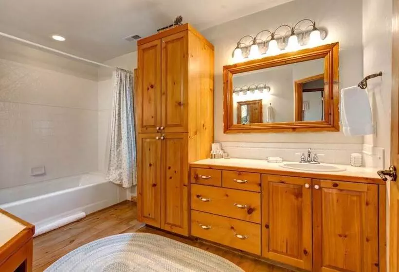 Nordic Retreat 5 Bedrooms Pac 2410 By Kbm