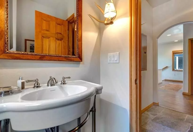 Nordic Retreat 5 Bedrooms Pac 2410 By Kbm