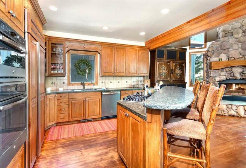 Nordic Retreat 5 Bedrooms Pac 2410 By Kbm