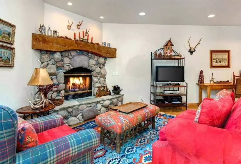 Nordic Retreat 5 Bedrooms Pac 2410 By Kbm