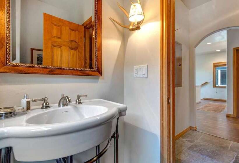 Nordic Retreat 5 Bedrooms Pac 2410 By Kbm