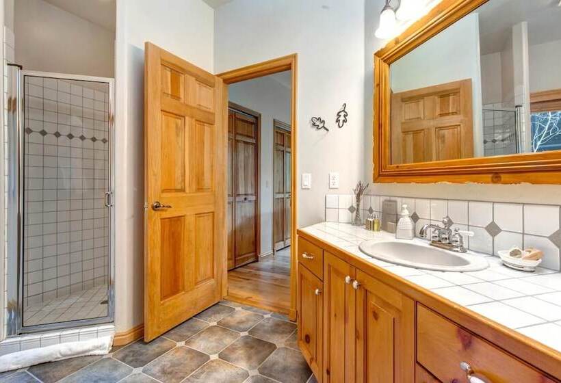 Nordic Retreat 5 Bedrooms Pac 2410 By Kbm