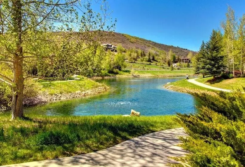 Nordic Retreat 5 Bedrooms Pac 2410 By Kbm