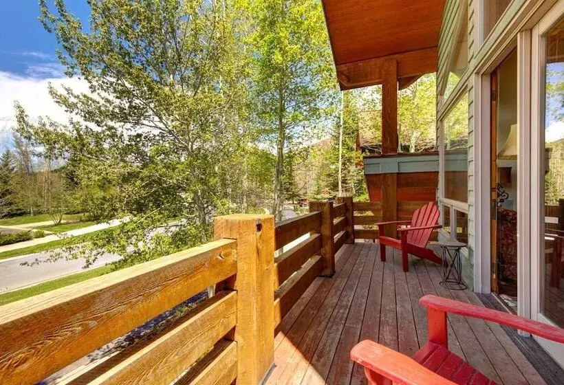 Nordic Retreat 5 Bedrooms Pac 2410 By Kbm