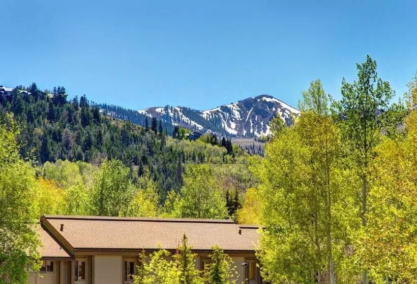 Nordic Retreat 5 Bedrooms Pac 2410 By Kbm