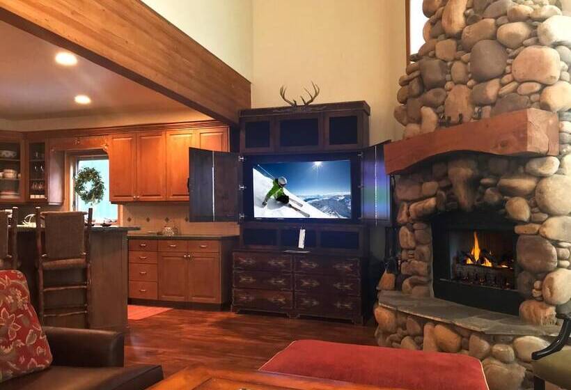 Nordic Retreat 5 Bedrooms Pac 2410 By Kbm