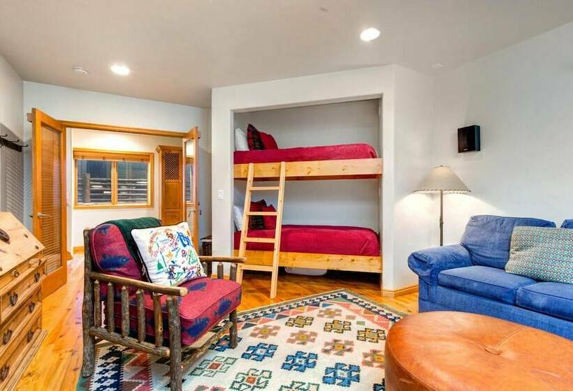 Nordic Retreat 5 Bedrooms Pac 2410 By Kbm