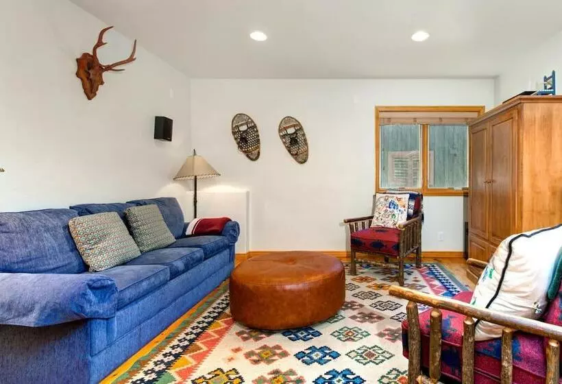 Nordic Retreat 5 Bedrooms Pac 2410 By Kbm