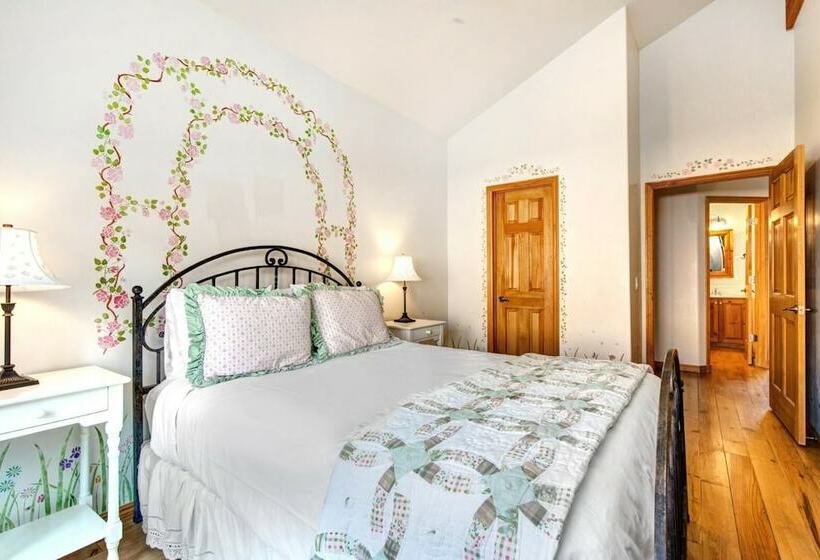 Nordic Retreat 5 Bedrooms Pac 2410 By Kbm