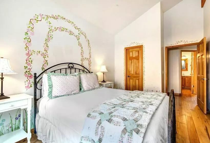 Nordic Retreat 5 Bedrooms Pac 2410 By Kbm