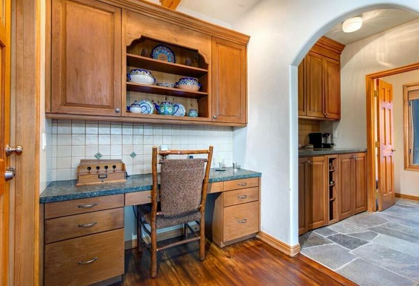 Nordic Retreat 5 Bedrooms Pac 2410 By Kbm