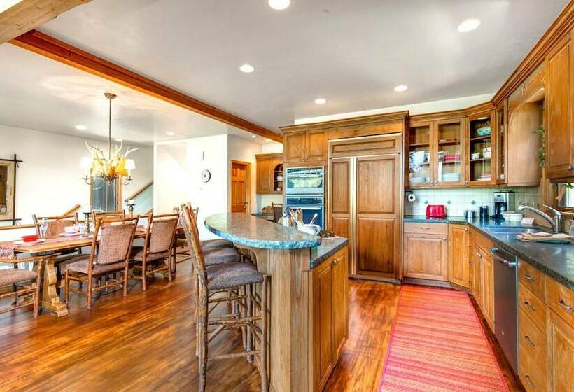 Nordic Retreat 5 Bedrooms Pac 2410 By Kbm