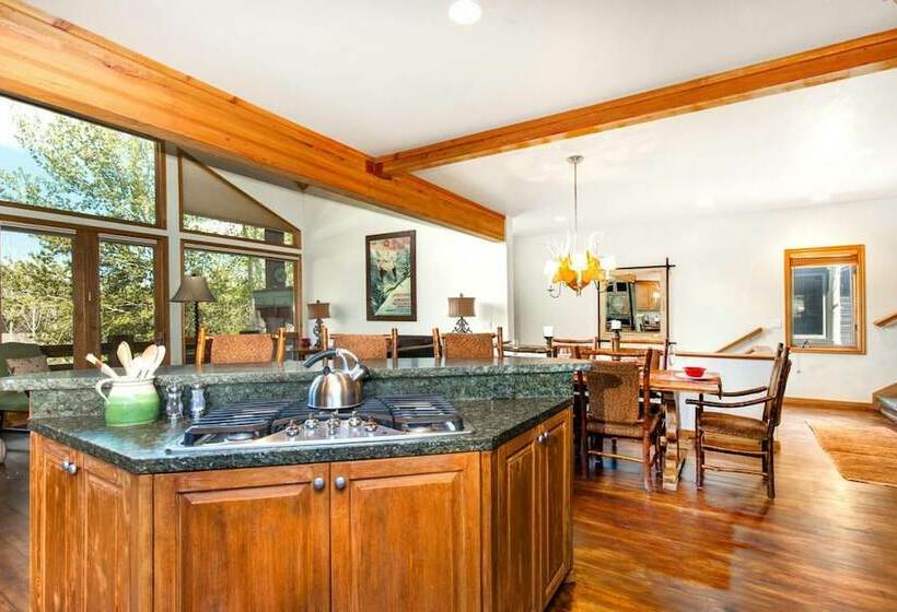 Nordic Retreat 5 Bedrooms Pac 2410 By Kbm