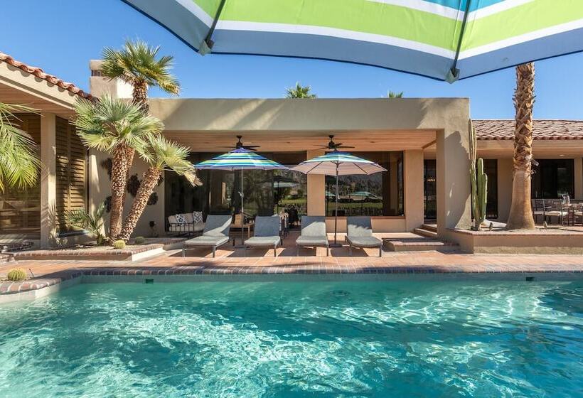 Moonshine By Avantstay Modern & Stylish Estate W/ Bar, Fire Pit & Hot Tub 5 Bd